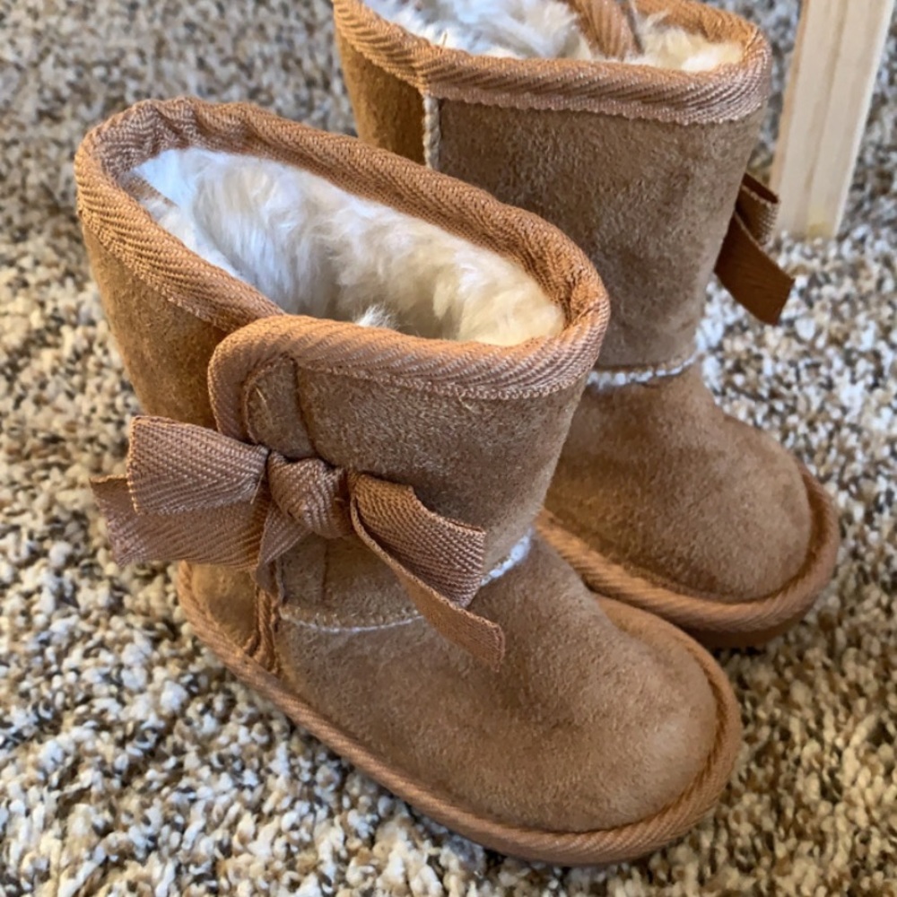 Snow boots